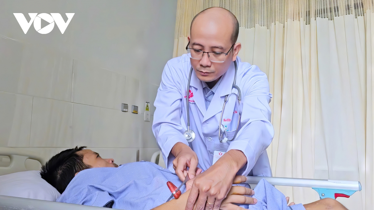 Cứu chữa bệnh nhân bị rò động tĩnh mạch cột sống trên nền gù vẹo nặng