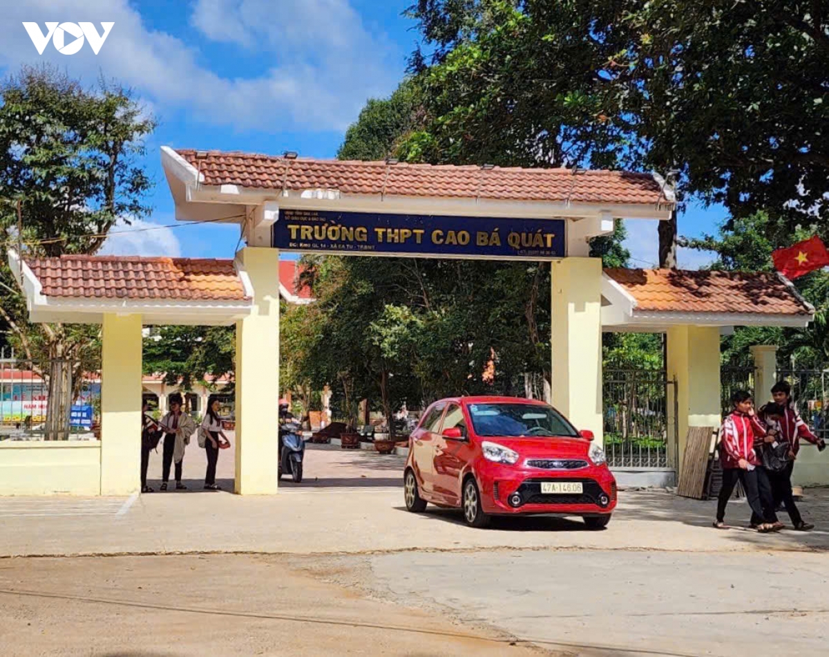 mien nhiem hieu truong truong thpt cao ba quat, Dak lak sau khi bi ky luat hinh anh 1