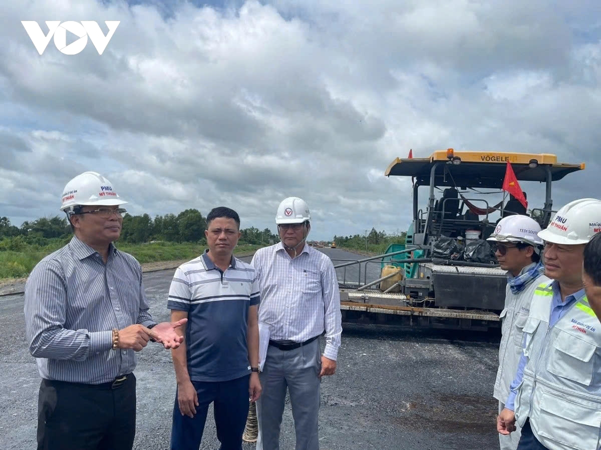 Cắt khối lượng nhà thầu thi công “ì ạch” tại cao tốc Cần Thơ - Cà Mau