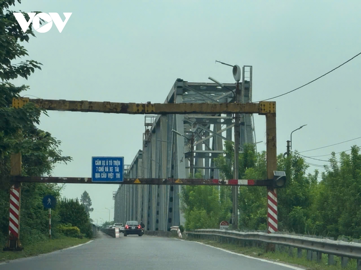 Phú Thọ cấm lưu thông qua cầu sông Lô thuộc địa bàn xã Đoan Hùng