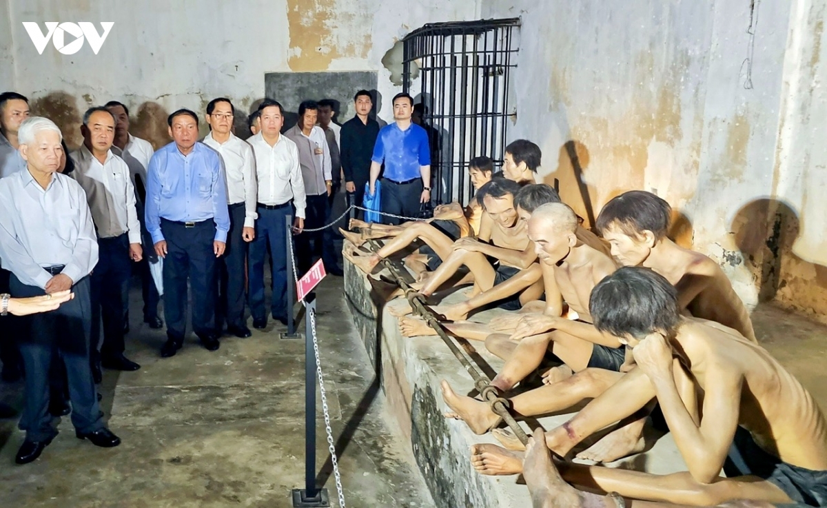 nhieu hoat dong hap dan tai hoi sach huyen thoai con Dao hinh anh 1