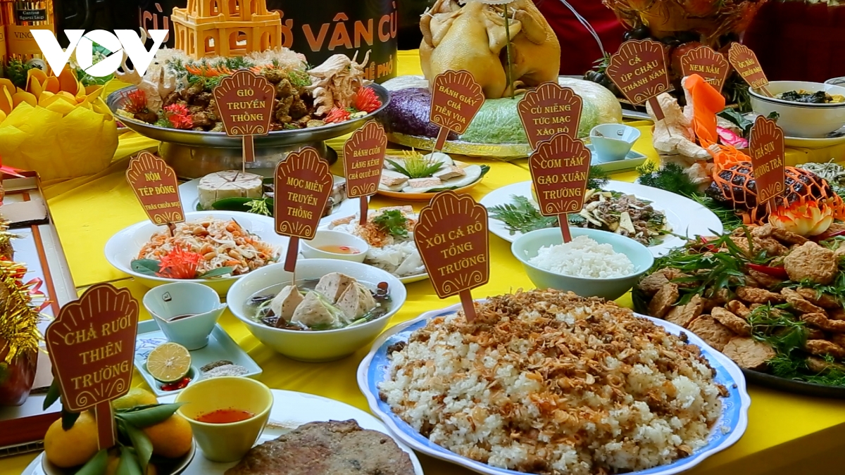 Tái hiện mâm cỗ Cửu Trùng trong lễ giỗ Đức Thánh Trần