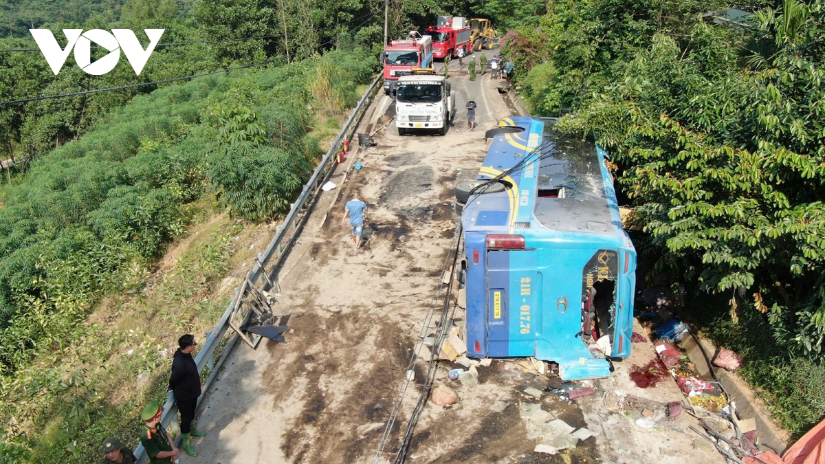 Xe khách lật trên đường tỉnh 172, Lào Cai khiến 3 người tử vong