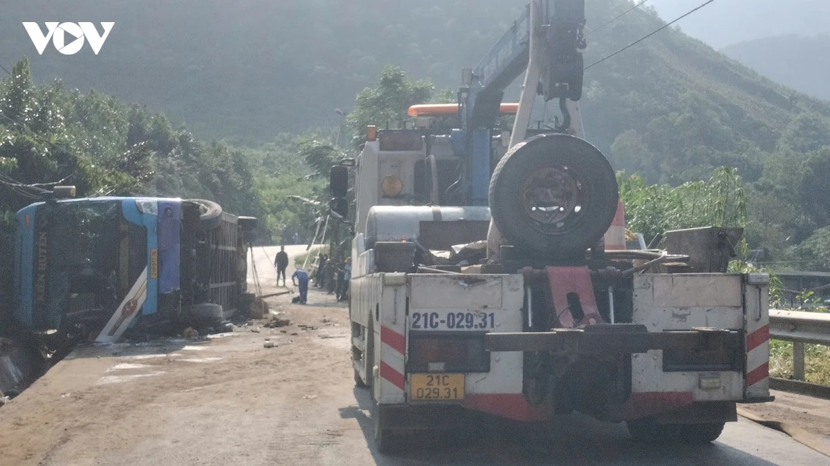xe khach lat tren duong tinh 172, lao cai khien 3 nguoi tu vong hinh anh 2