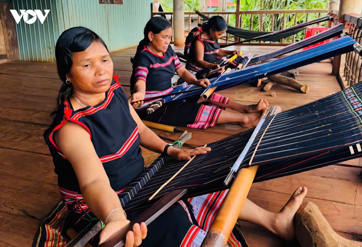 Dua nghe det thanh san pham du lich hap dan o lang kep, gia lai hinh anh 1