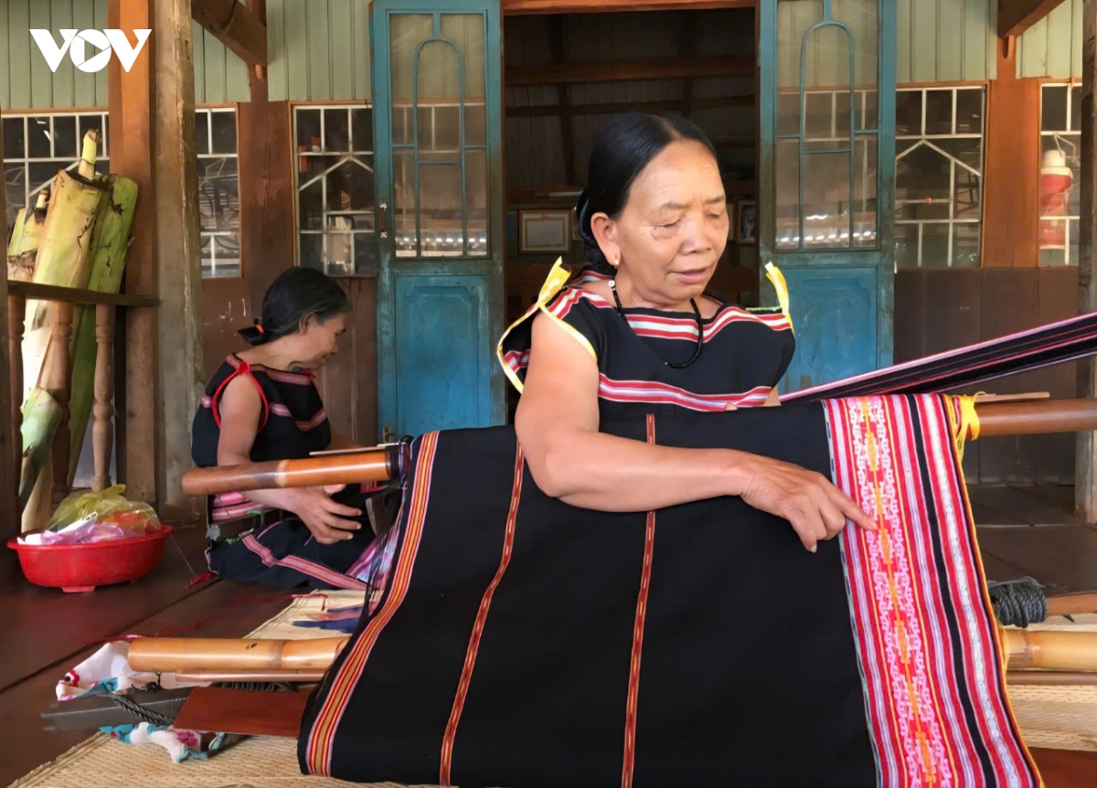 Dua nghe det thanh san pham du lich hap dan o lang kep, gia lai hinh anh 2
