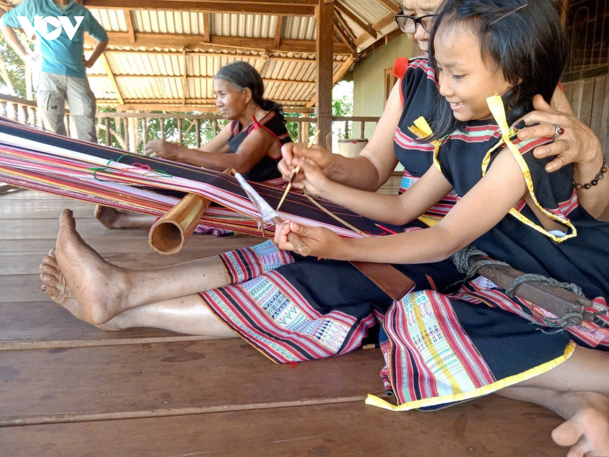 Dua nghe det thanh san pham du lich hap dan o lang kep, gia lai hinh anh 4