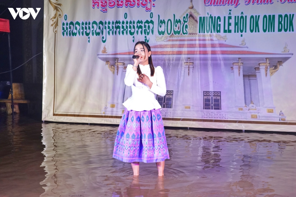 soi noi le hoi ok om bok mua nuoc noi o tinh vinh long hinh anh 4