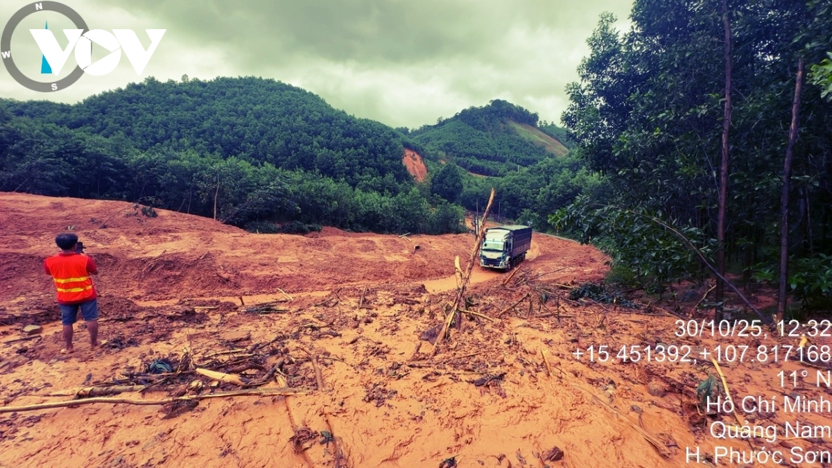 Còn 79 vị trí tắc, sạt lở đường do mưa lũ lớn tại khu vực miền Trung, Tây Nguyên