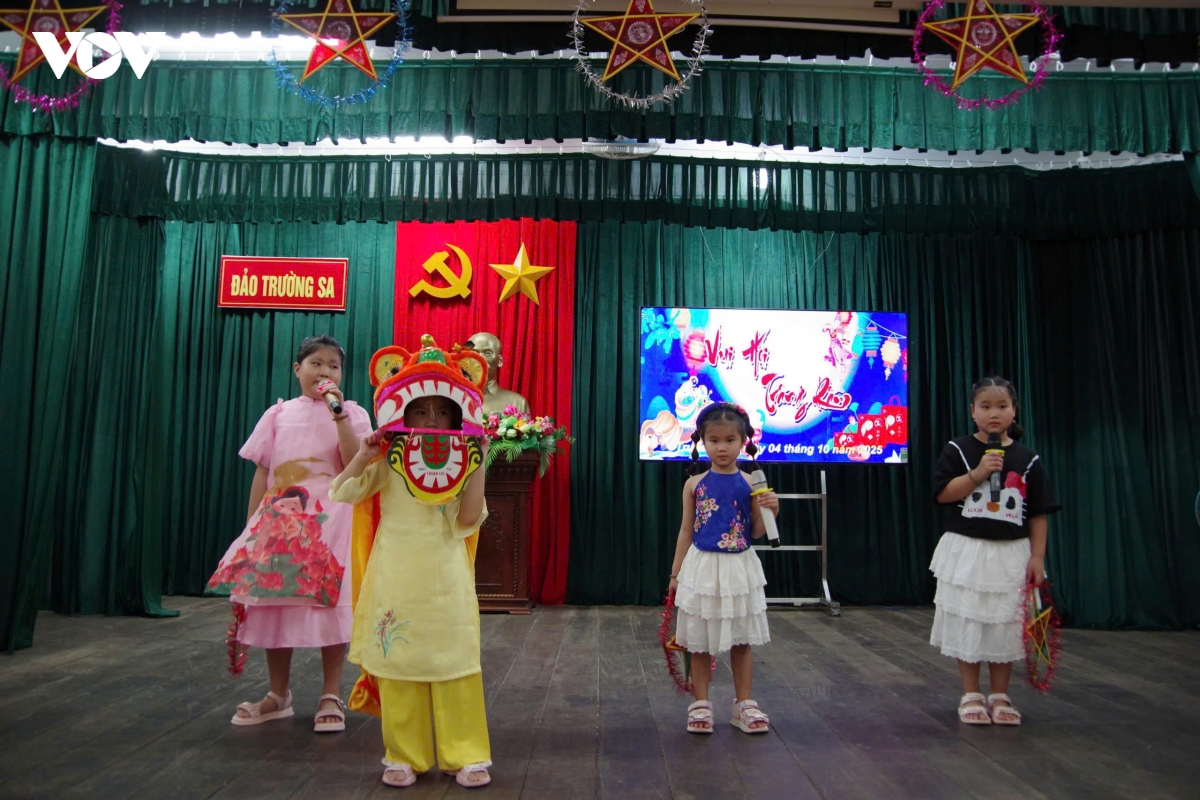 trung thu am ap o Dac khu truong sa hinh anh 8