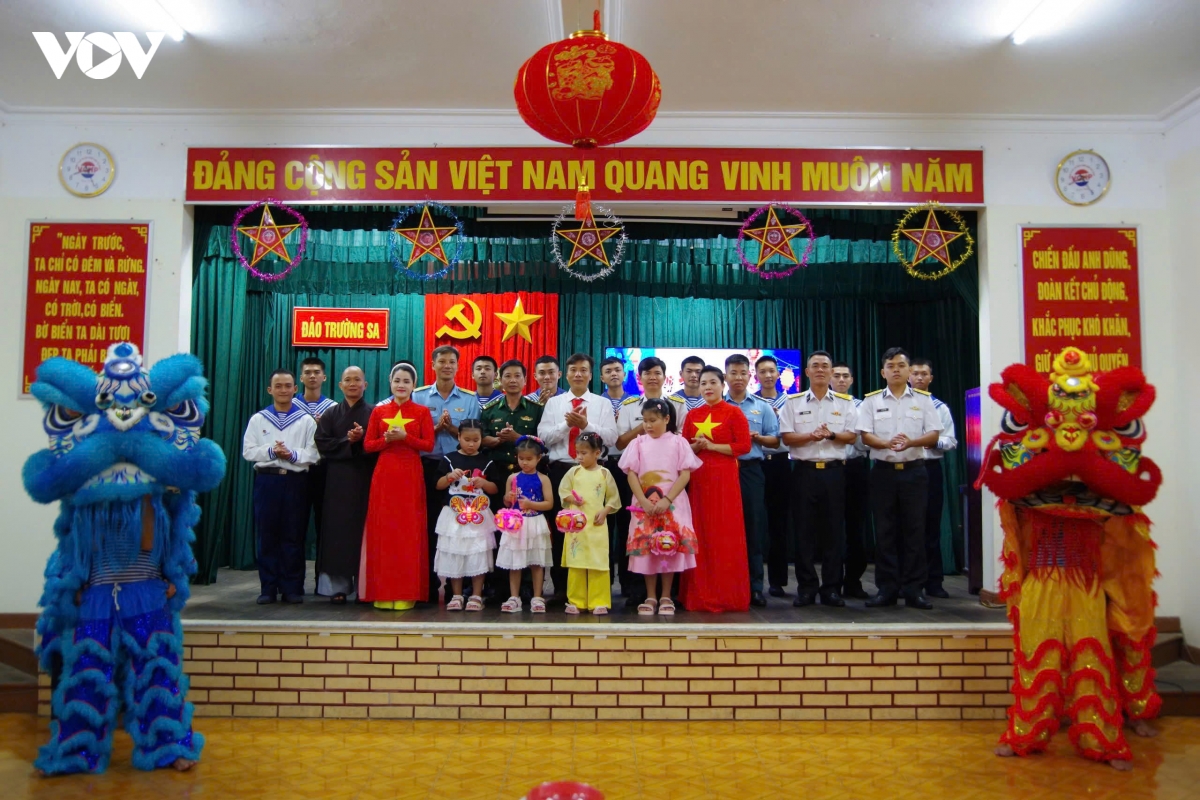 trung thu am ap o Dac khu truong sa hinh anh 9