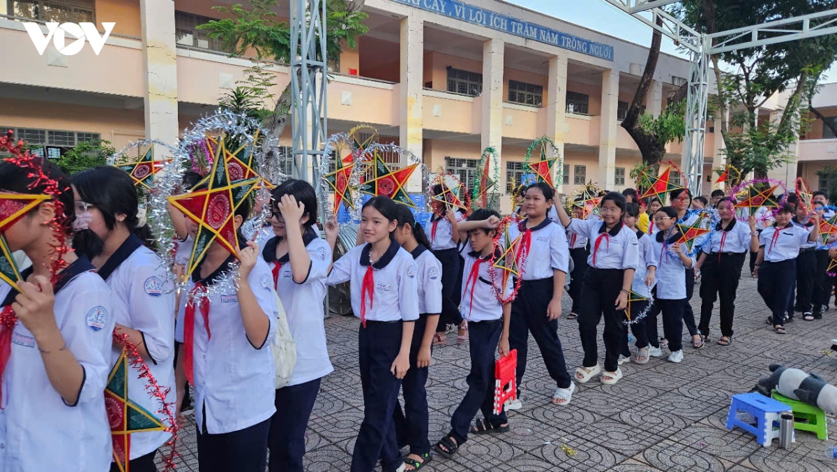 mang niem vui trung thu den 1.300 thieu nhi can gio hinh anh 12