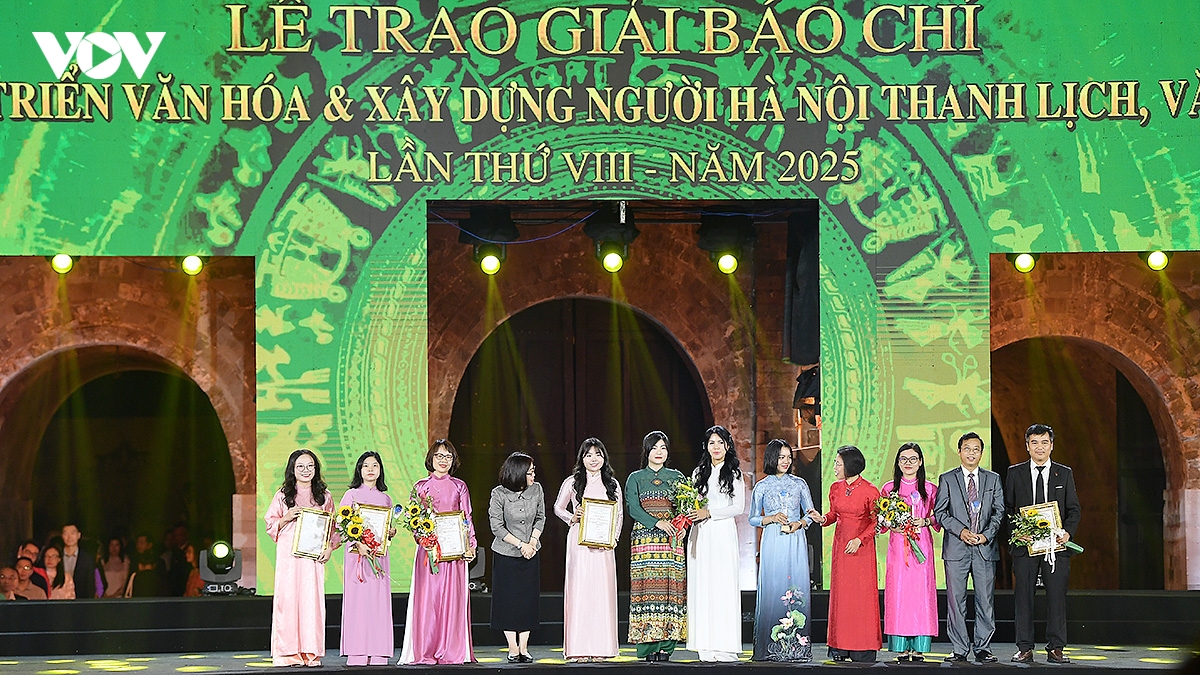 trao giai bao chi ve phat trien van hoa va xay dung nguoi ha noi nam 2025 hinh anh 6