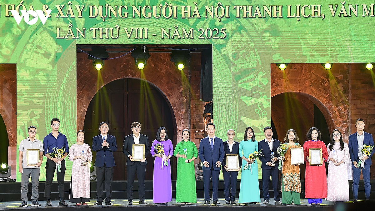 trao giai bao chi ve phat trien van hoa va xay dung nguoi ha noi nam 2025 hinh anh 11