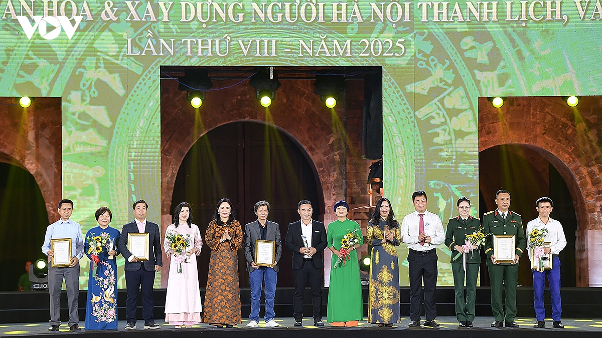 trao giai bao chi ve phat trien van hoa va xay dung nguoi ha noi nam 2025 hinh anh 8