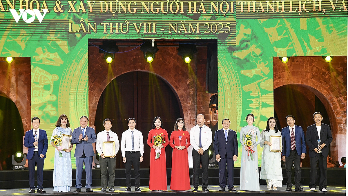 trao giai bao chi ve phat trien van hoa va xay dung nguoi ha noi nam 2025 hinh anh 10