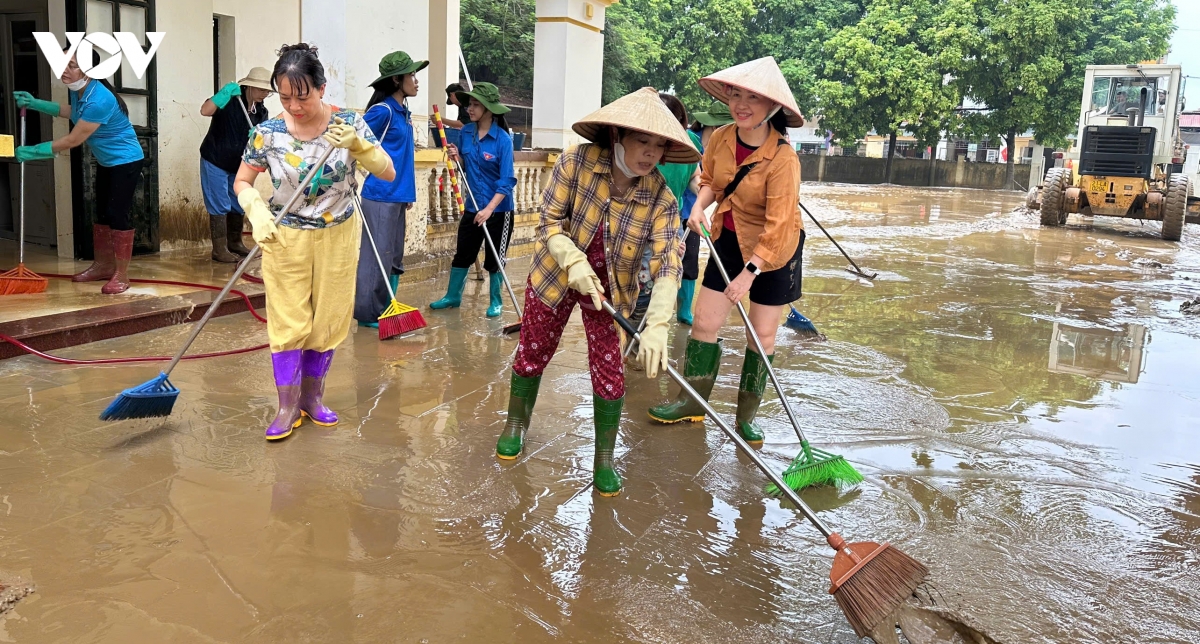 truong giup truong don dep sau lu o lao cai hinh anh 2