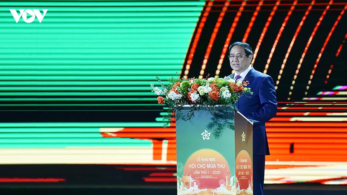 ruc ro chuong trinh nghe thuat dem khai mac hoi cho mua thu lan thu nhat - 2025 hinh anh 5