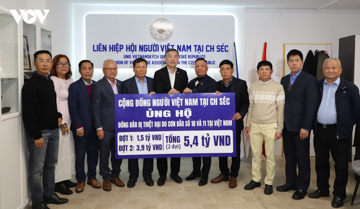 Am ap nhung tam long kieu bao sec huong ve que huong bi anh huong boi thien tai hinh anh 1