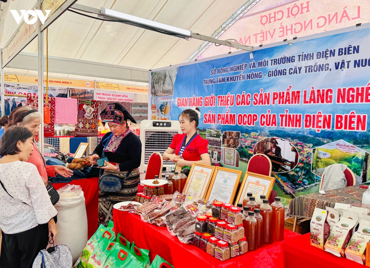 Dua du khach den voi san pham ocop va cau chuyen lang nghe hinh anh 1