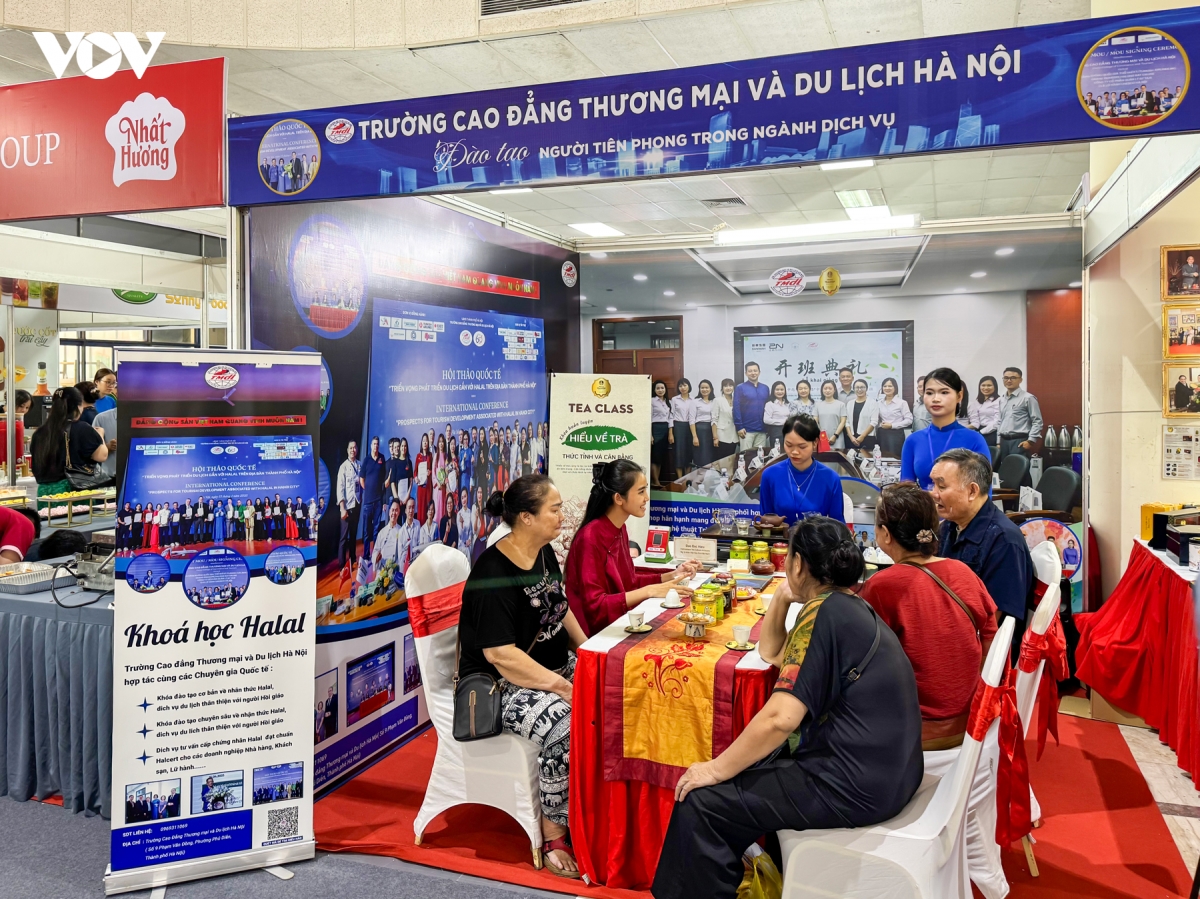 Dua du khach den voi san pham ocop va cau chuyen lang nghe hinh anh 2