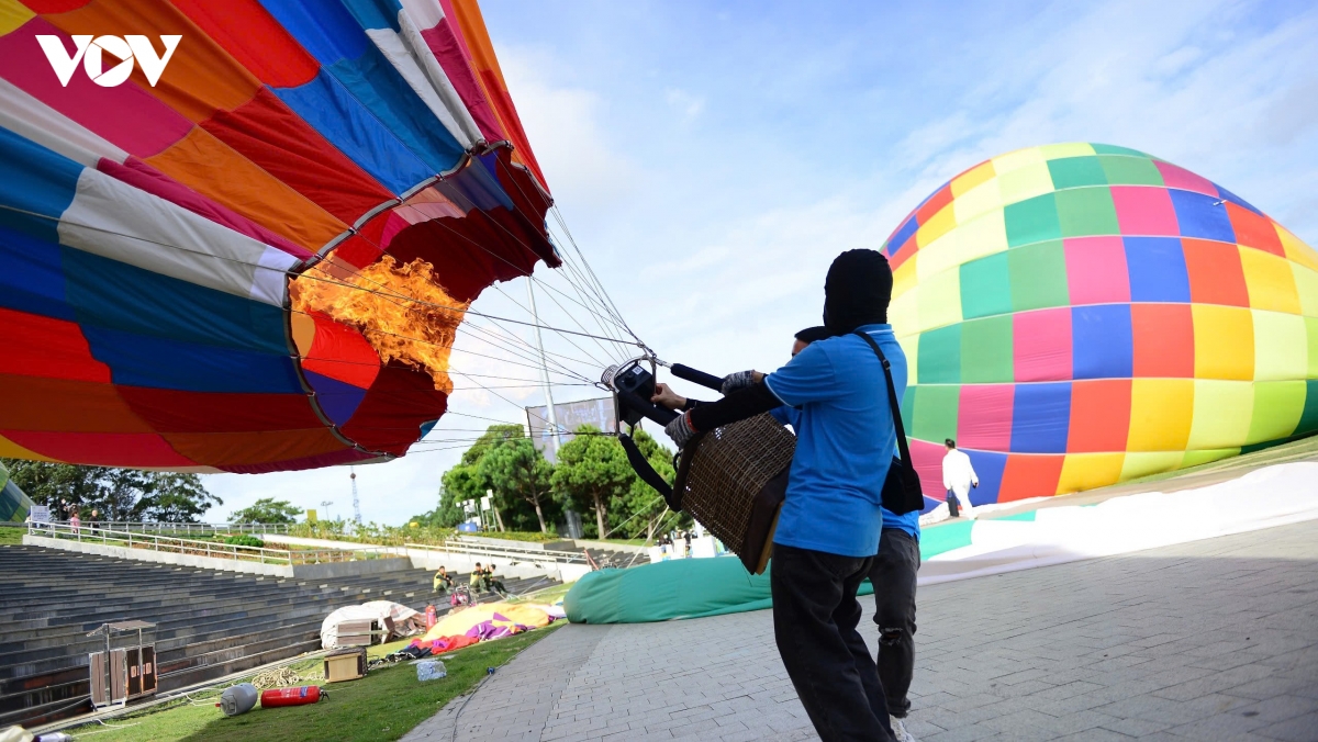 bau troi Da lat bung sang sac mau khinh khi cau mua le hoi hinh anh 7