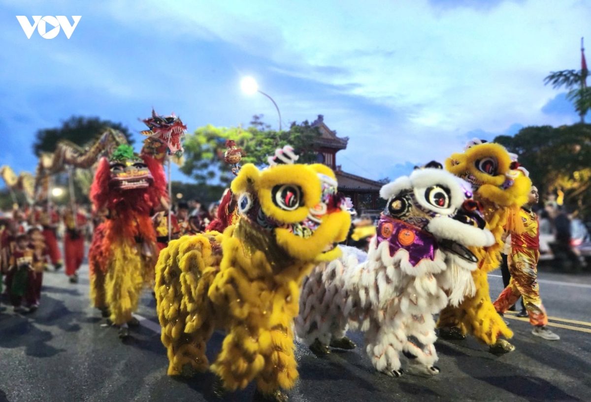 Dem trung thu hoang cung o Dai noi hue hinh anh 5