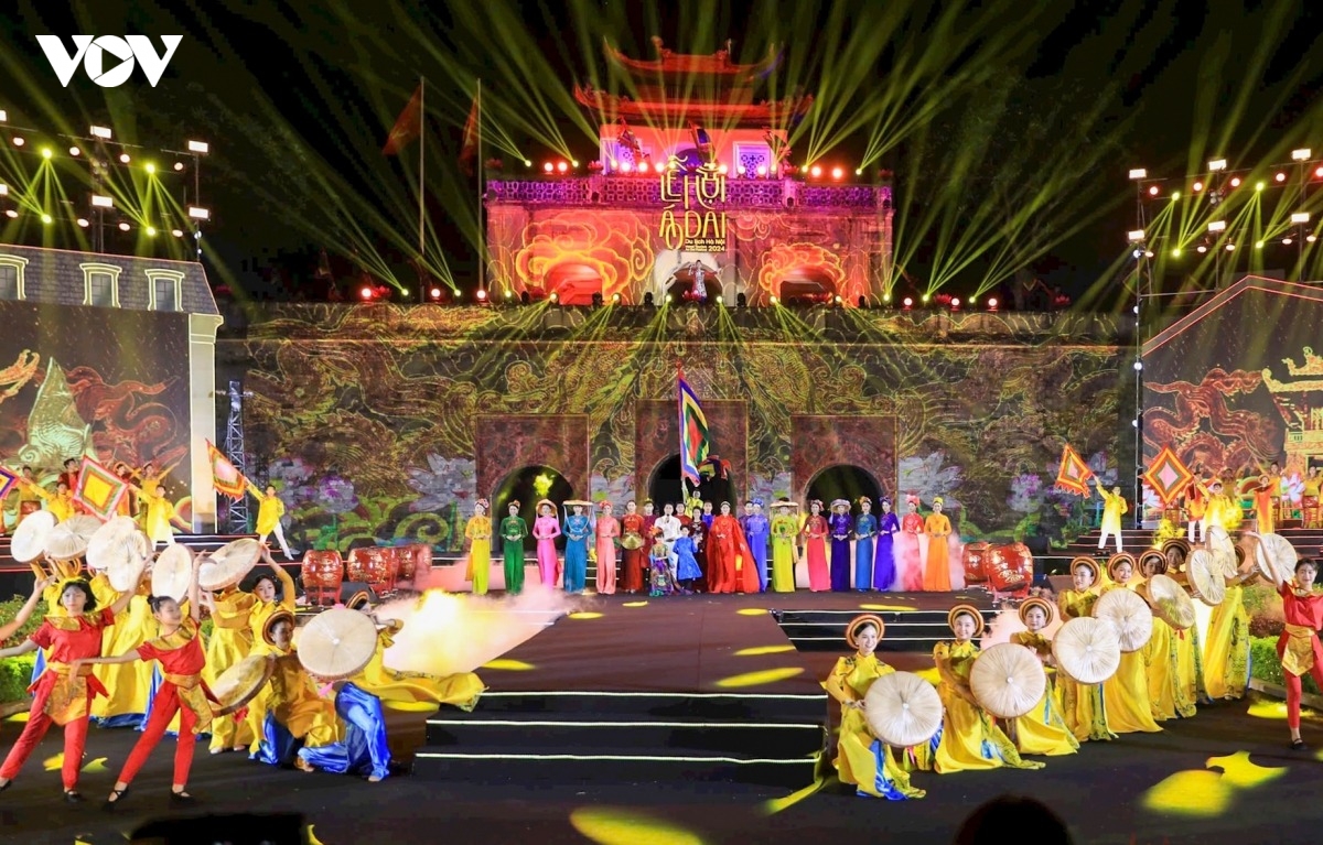 le hoi Ao dai du lich ha noi 2025 mang den trai nghiem van hoa da sac mau hinh anh 2