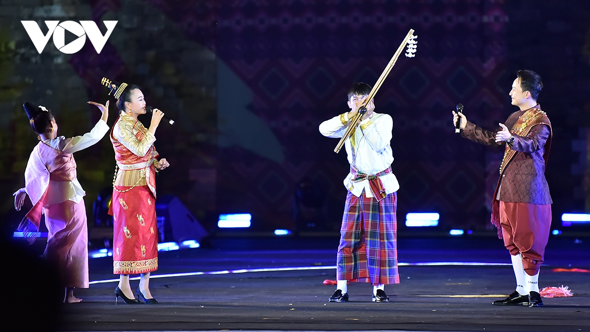 ハノイで行われた第1回世界文化祭の華やかなオープニングナイト（写真15）