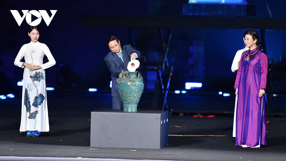 ハノイで行われた第1回世界文化祭の華やかなオープニングナイト（写真5）