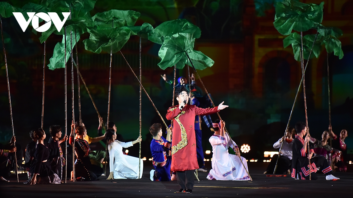 ハノイで開催された第1回世界文化祭の華やかなオープニングナイト（写真7）