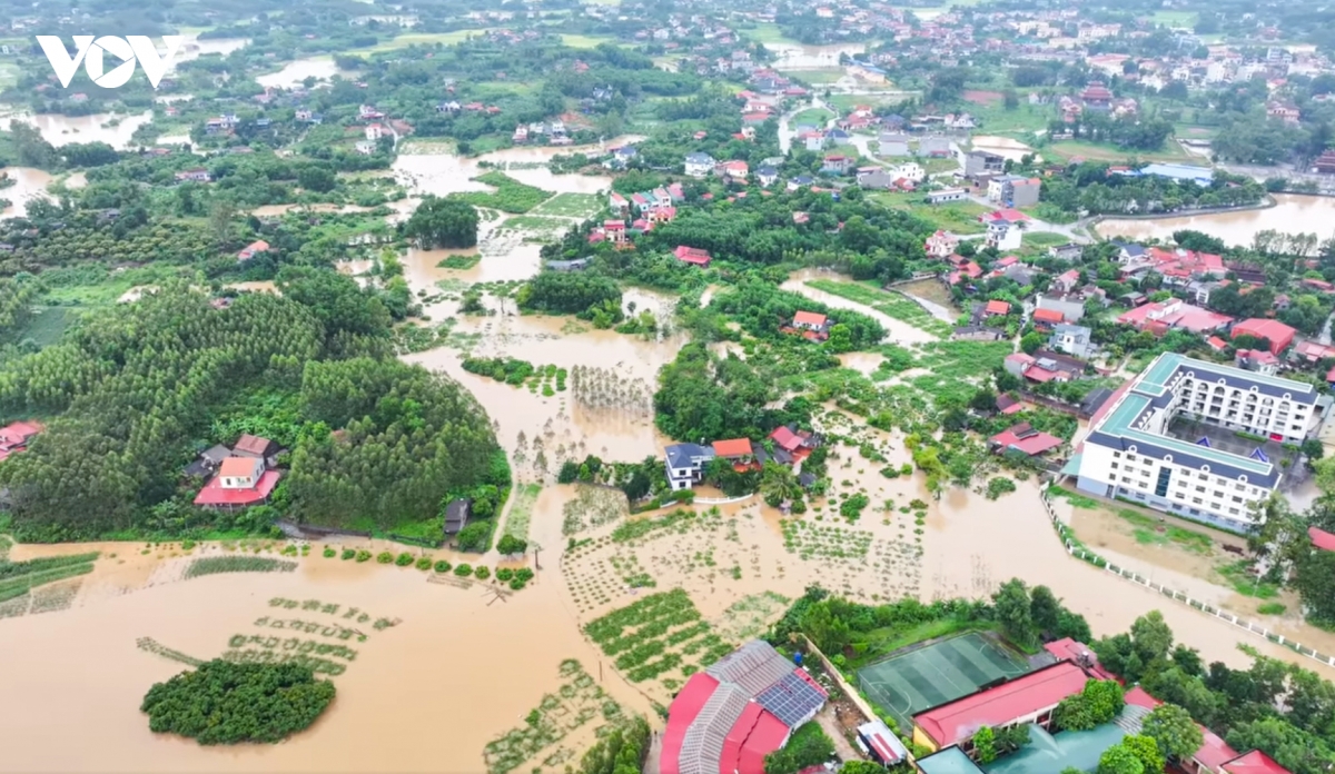 Doan Dai bieu quoc hoi tinh bac ninh ho tro khan cap nguoi dan vung lu hinh anh 1