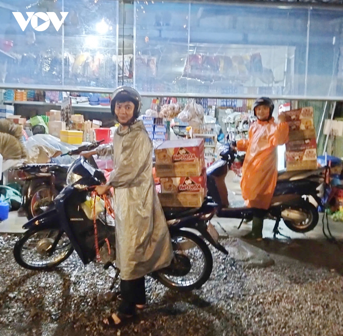 Đà Nẵng: Khẩn trương tiếp tế lương thực cho vùng bị cô lập do mưa lũ