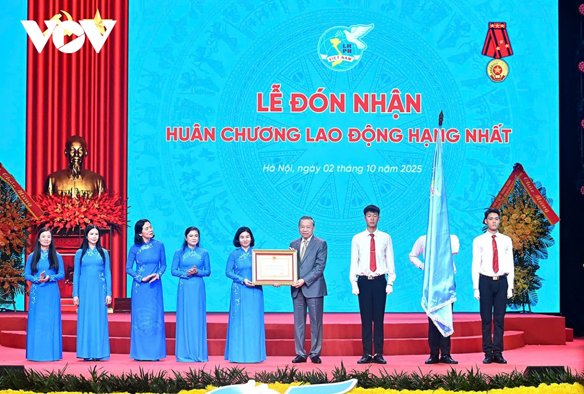 party leader to lam encourages women to strengthen role in society picture 2
