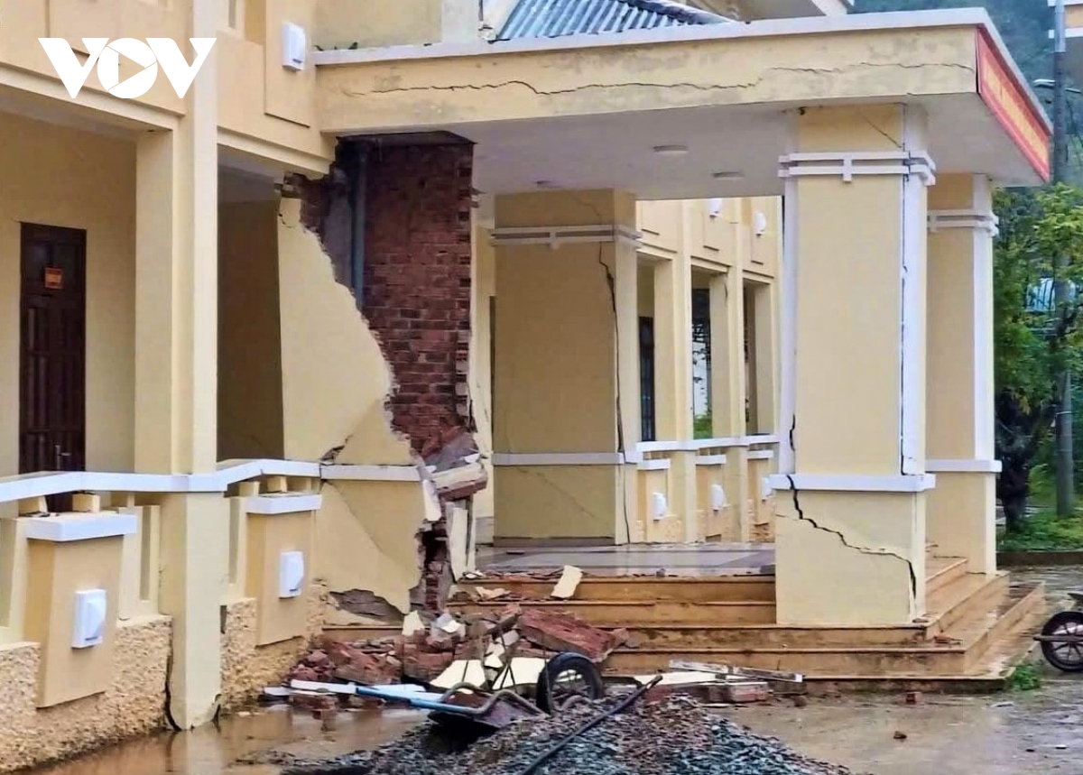 Đà Nẵng: Trụ sở UBND xã Hùng Sơn nứt gãy, có nguy cơ đổ sập