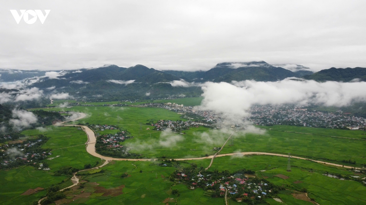nhung nguoi xay nep song moi cho ban lang vung cao son la hinh anh 3