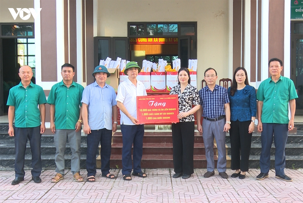 Doan Dai bieu quoc hoi tinh bac ninh ho tro khan cap nguoi dan vung lu hinh anh 2