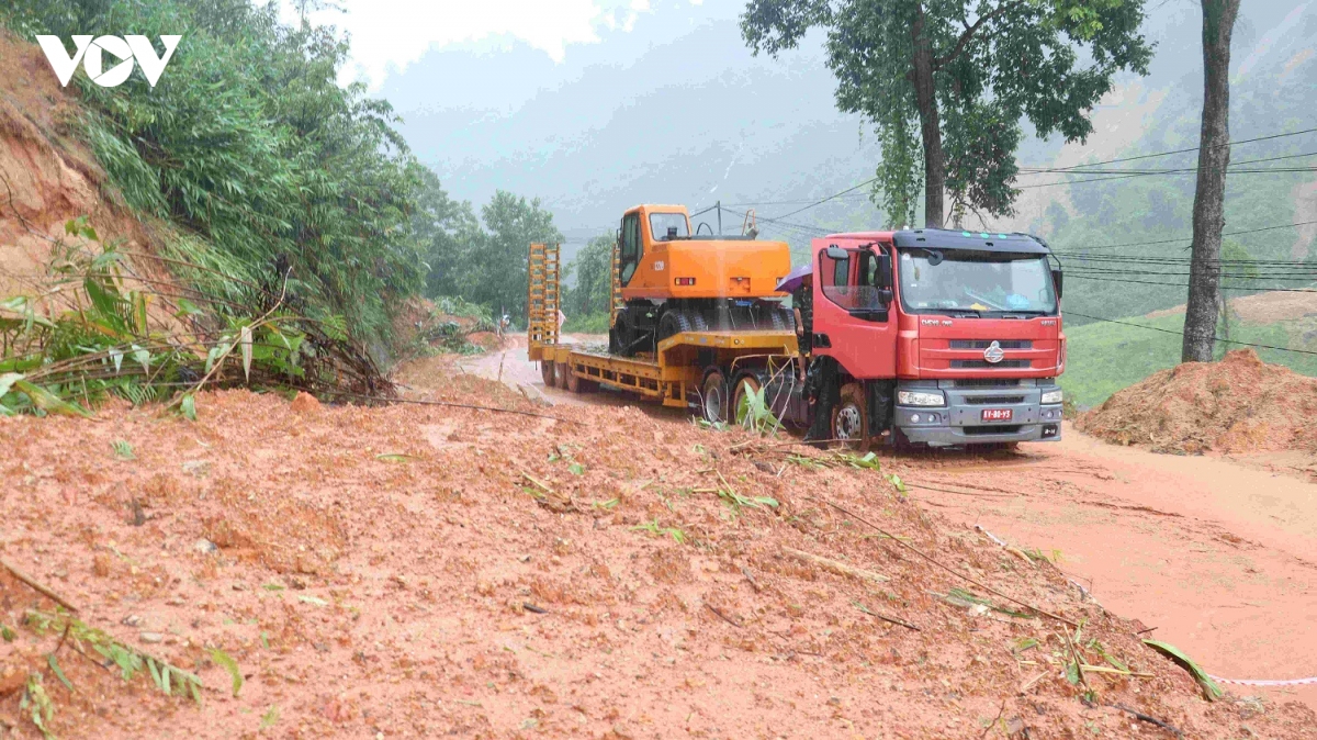 giua mua lu mien trung, lu doan 270 mo duong cuu dan hinh anh 4