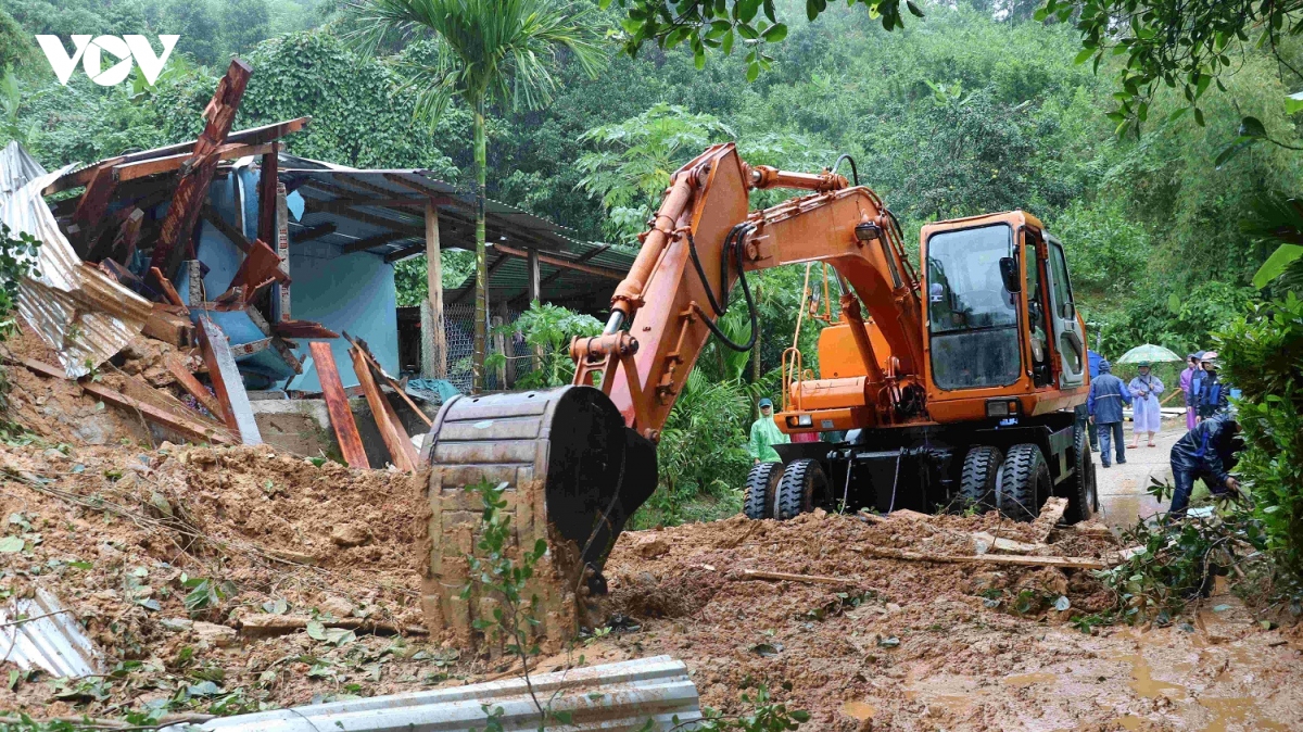 giua mua lu mien trung, lu doan 270 mo duong cuu dan hinh anh 6