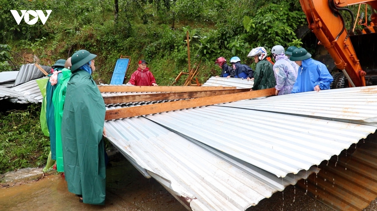 giua mua lu mien trung, lu doan 270 mo duong cuu dan hinh anh 8