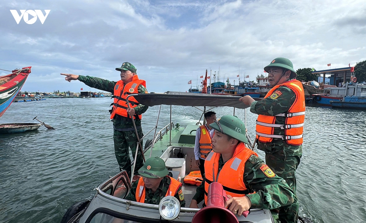 quang ngai ban phao hieu bao bao, keu goi tau thuyen vao bo tranh tru hinh anh 2
