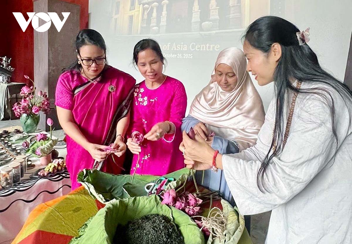 pho dien net doc dao cua nghe thuat tra viet tai sri lanka hinh anh 2