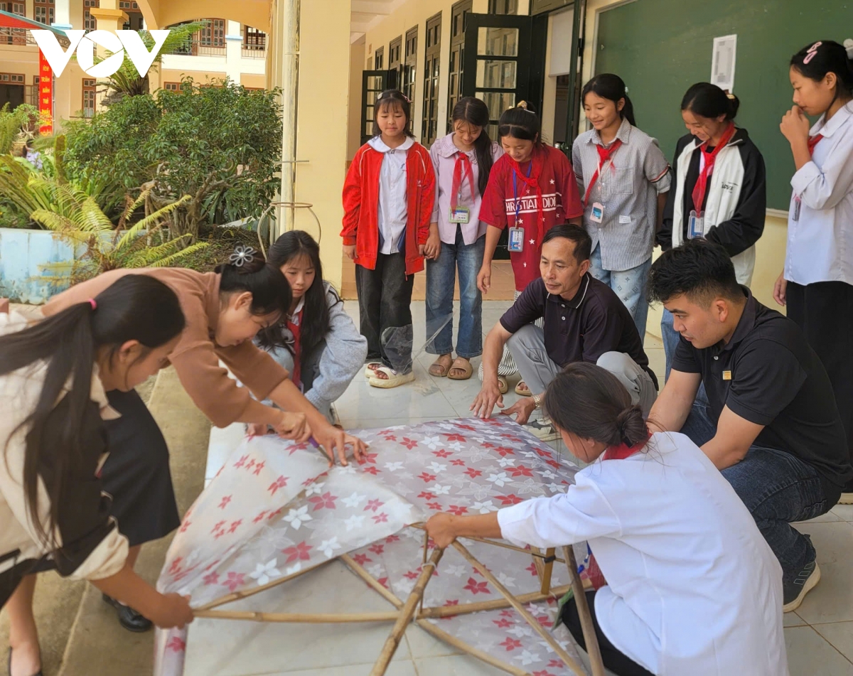 mua trang tron noi reo cao bien gioi son la hinh anh 3