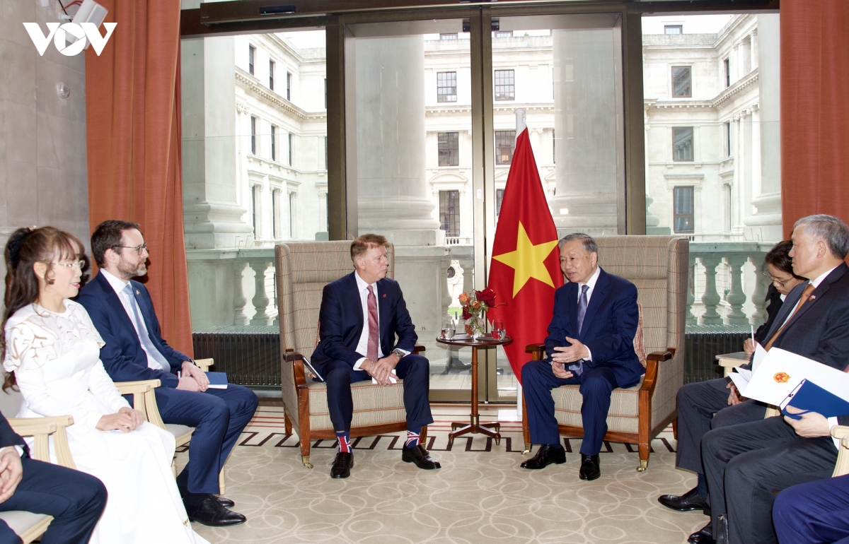 tong bi thu to lam tiep lanh dao roll royce, airbus, standard chartered hinh anh 2
