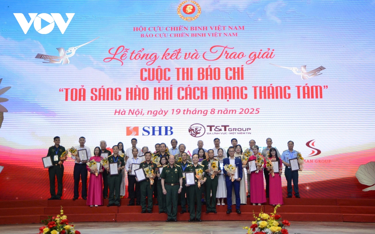 trao giai cuoc thi bao chi toa sang hao khi cach mang thang tam hinh anh 3