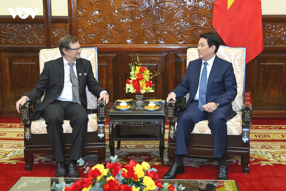 chu tich nuoc luong cuong tiep cac Dai su phan lan va canada trinh quoc thu hinh anh 2