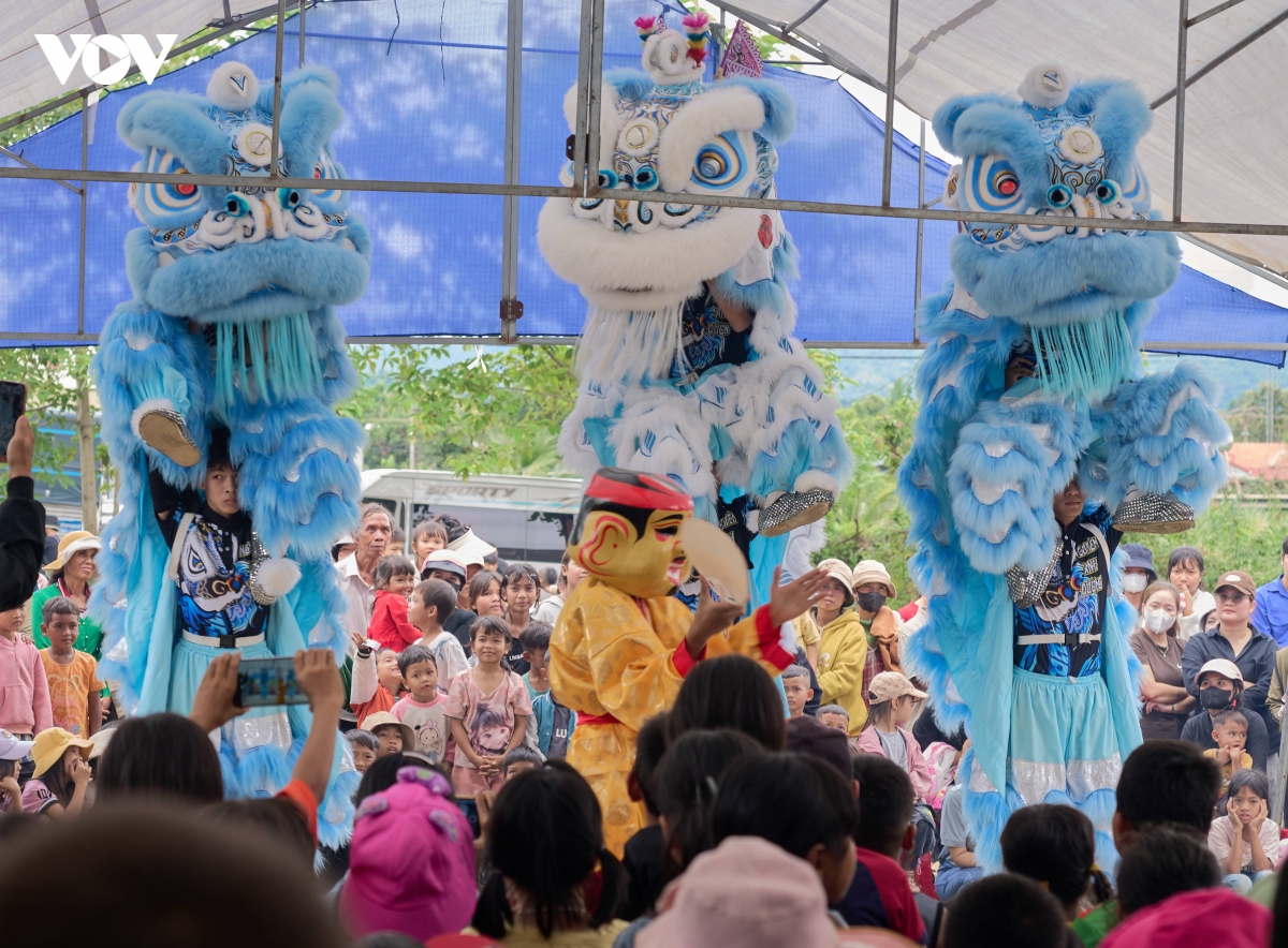 mang trung thu den voi tre em kho khan tai Dak lak hinh anh 3