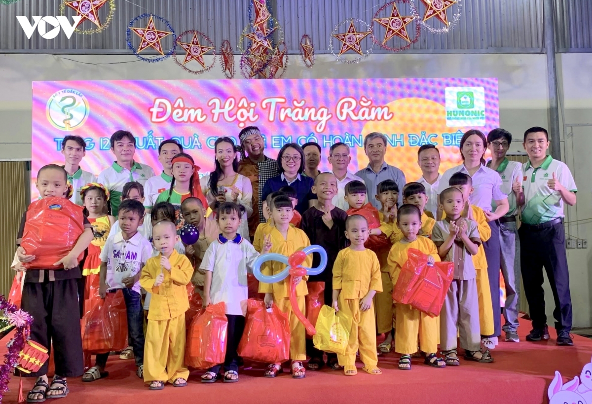 mang trung thu den voi tre em kho khan tai Dak lak hinh anh 4