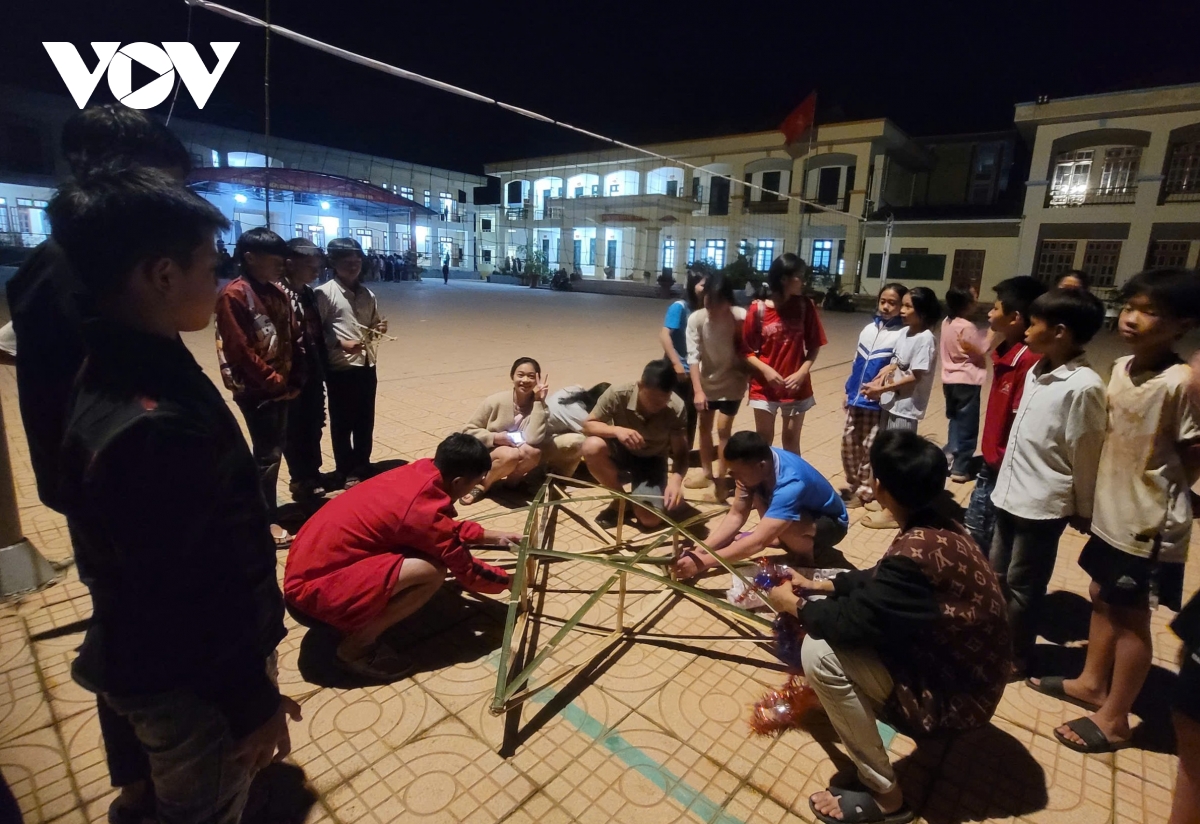 mua trang tron noi reo cao bien gioi son la hinh anh 2