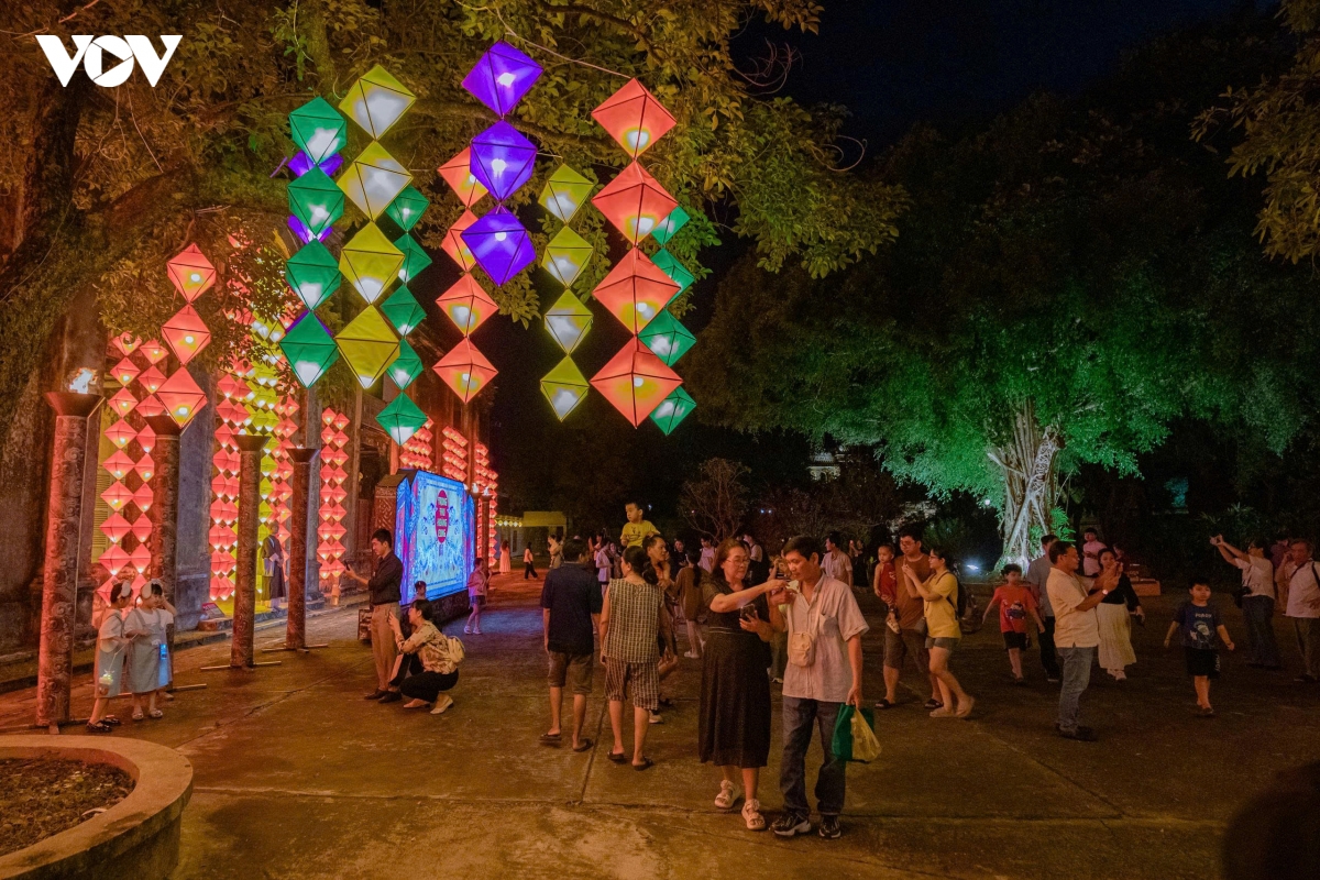 Dem trung thu hoang cung o Dai noi hue hinh anh 4